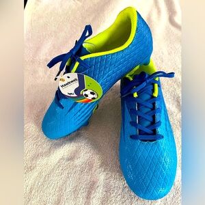 NWT Hawkwell soccer cleats kids size 4